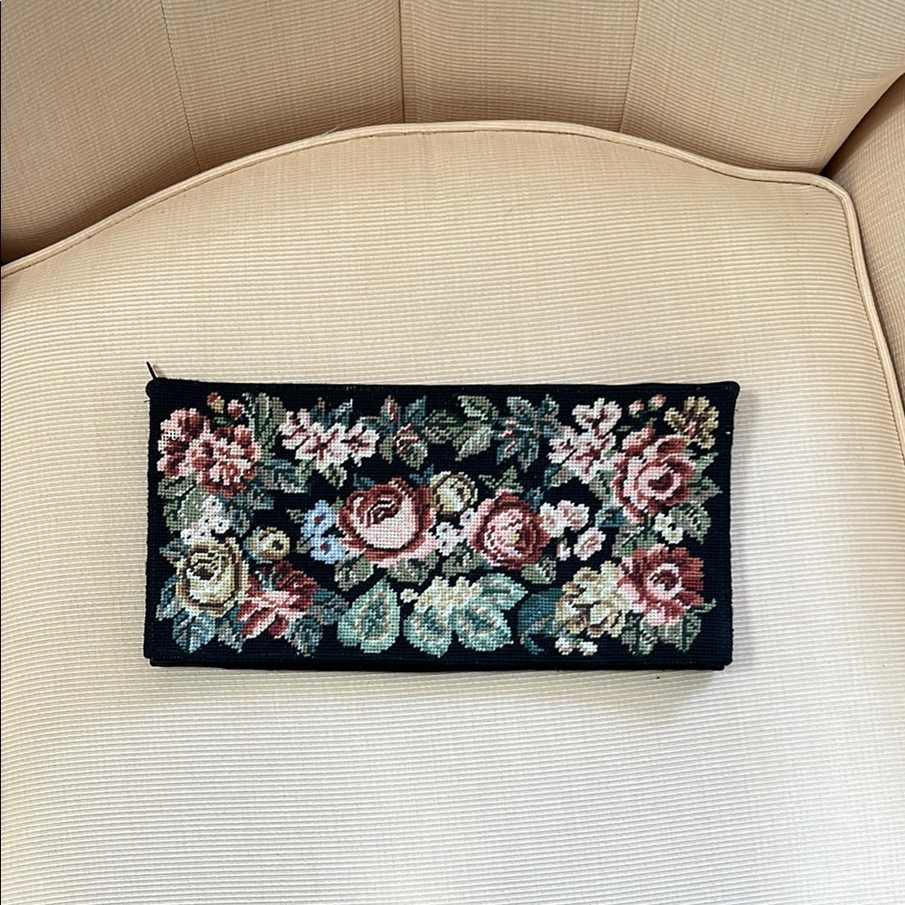 VINTAGE NEEDLE POINT Floral Embroidered Clutch - Black and Multicolor